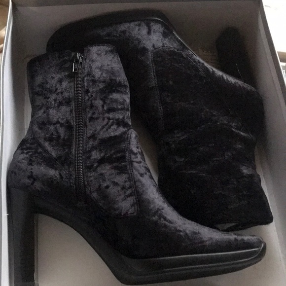 nine west velvet boots